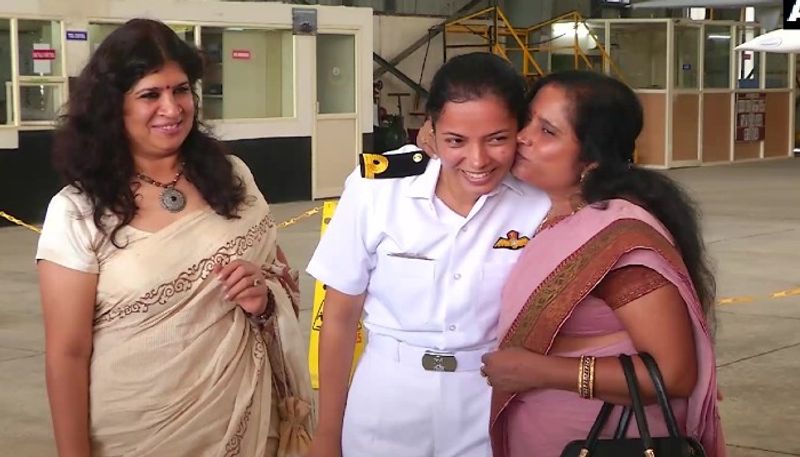 flt lt shivangi singh is the first woman pilot of rafale squadron bsm