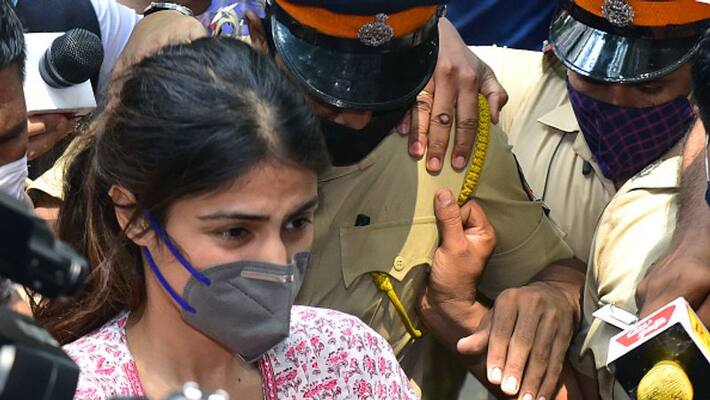 Bombay High Court granted bail pleas of Rhea Chakraborty ADB Bombay High Court granted bail pleas of Rhea Chakraborty ADB