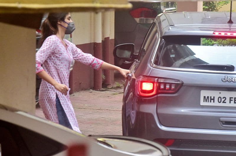 Bank account audit shows Rs 55 lakh transaction between late actor and Rhea Chakraborty BJC