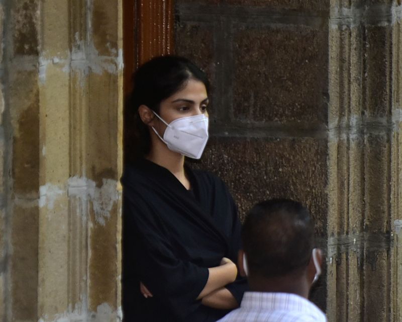Bank account audit shows Rs 55 lakh transaction between late actor and Rhea Chakraborty BJC