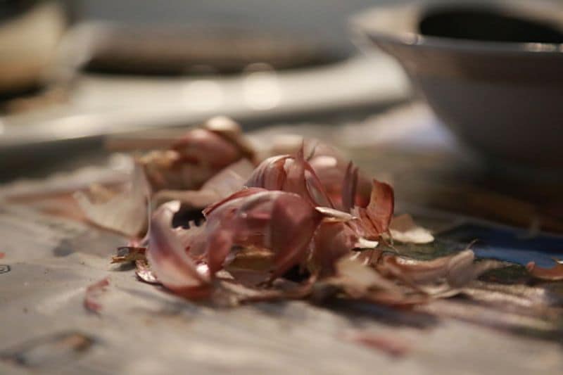Onion Peel Tea Benefits That will Convince You To Save Those Onion Skins dpl