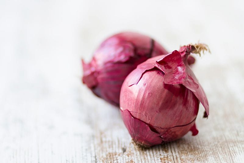 Onion Peel Tea Benefits That will Convince You To Save Those Onion Skins dpl