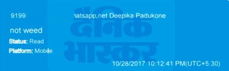 10:14 बजे: करिश्मा लिखती हैं, 'तुम कितने बजे कोको आ रही हो?' (कोको मुंबई का एक बार है।)