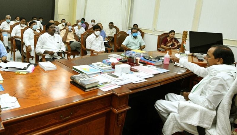 ఎన్నికల కోడ్ ముగిసిన తర్వాత వీటిని అమలు చేయాలని సర్కార్ భావిస్తోంది.ఈ విషయాన్ని ఉద్యోగ సంఘాల నేతలకు సీఎం హామీ ఇచ్చారని సంఘ నేతలు చెప్పారు.