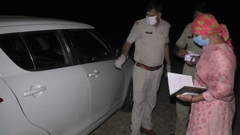 पुलिस को दम्पती के बीच भी किसी प्रकार की कोई कलह की जानकारी नहीं मिली। अचानक हंसते-खेलते हुए परिवार में ऐसा क्या हुआ, जो इतनी बड़ी घटना की वजह बन गया, पहेली बना हुआ है।
