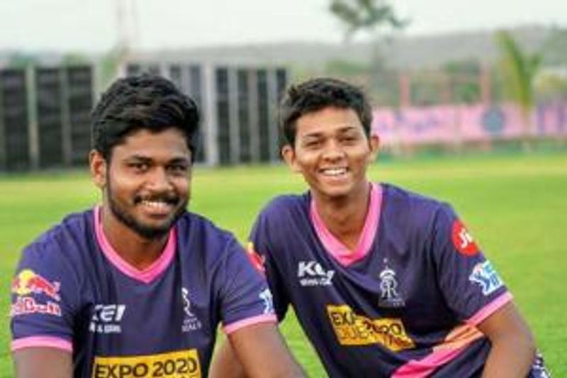 Yashasvi Jaiswal Greets Dhoni
