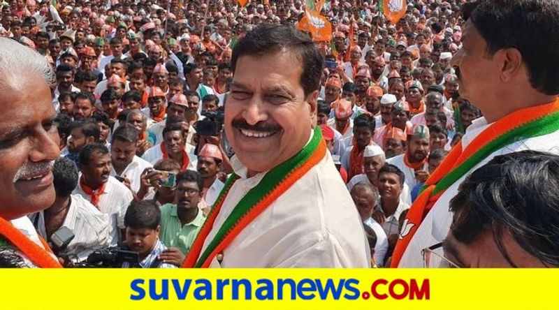 Central Ministers and Politicians Pay Homage To Suresh Angadi pod
