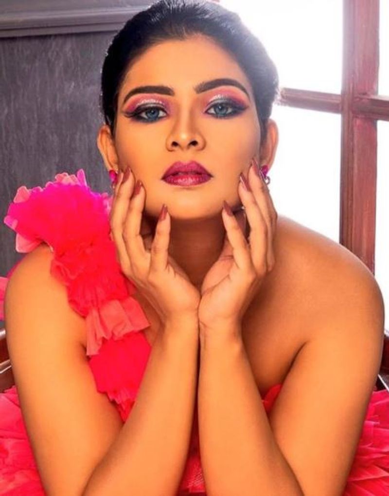vj maheshwari latest saree photo gallery