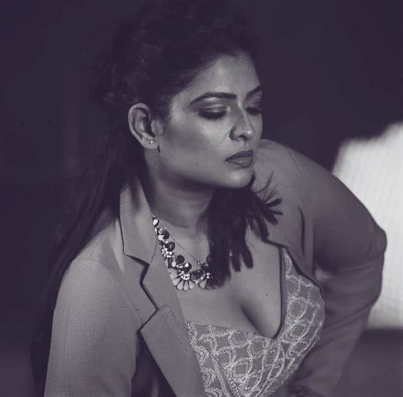 vj maheshwari latest saree photo gallery