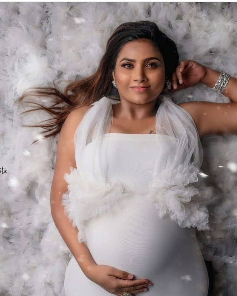 After Baby Birth Myna nandhini again joint Shooting video going viral
