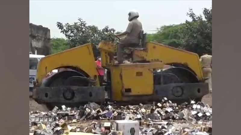 कोरोना संक्रमण से बचने एल्कोहल को सबसे अधिक प्रभावी माना गया है।