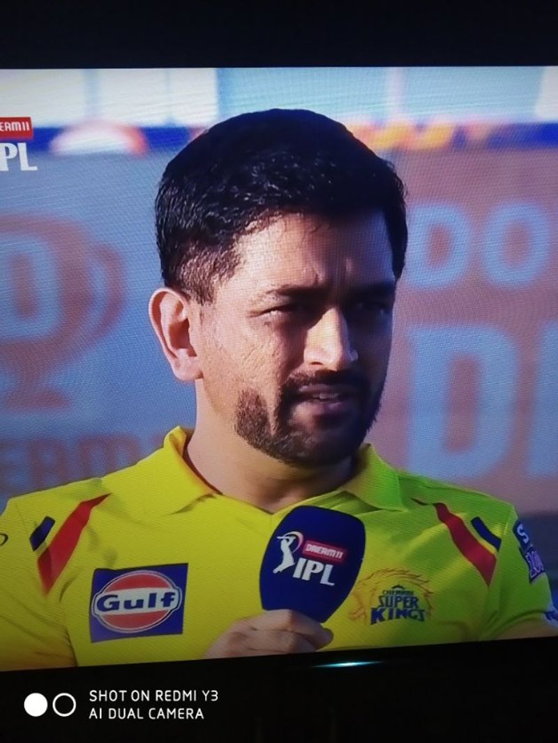 Dhoni Rocks with New Beard Look in IPL 2020