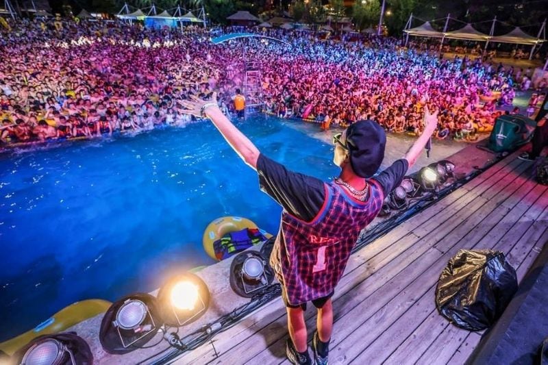 World struggles with Covid, Origin Wuhan in China its party time in night clubs and pubs photos