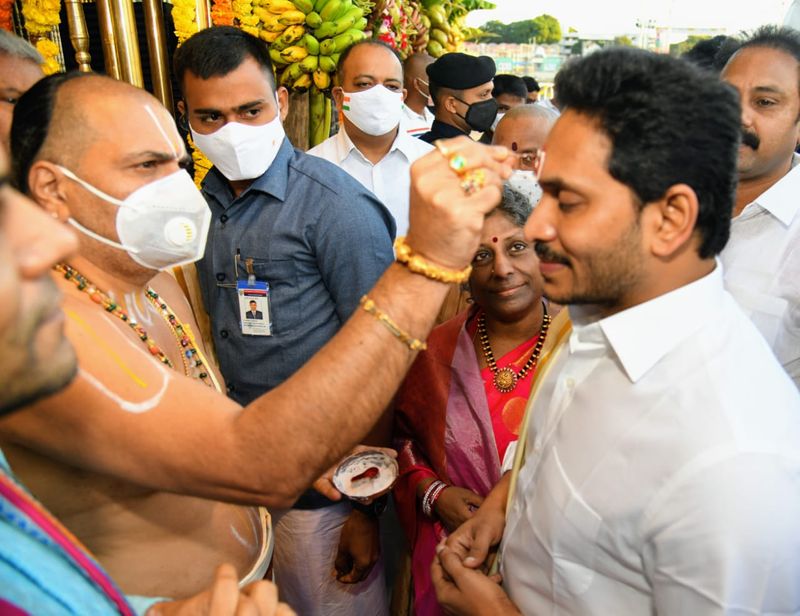 AP CM Jagan along with Karnataka CM Yadiyurappa at Tirumala