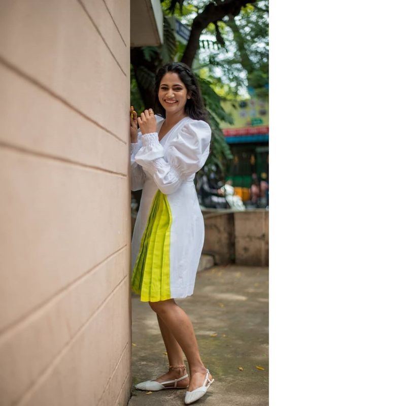 Bigg boss Losliya Latest Short dress Photo shoot going viral