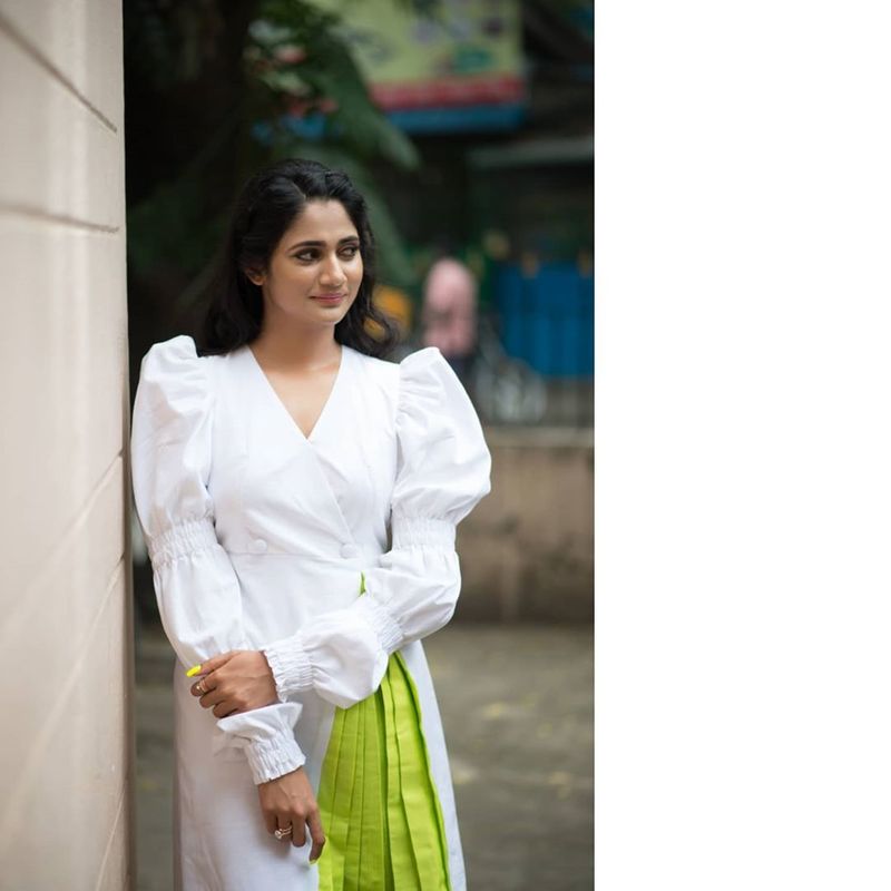 Bigg boss Losliya Latest Short dress Photo shoot going viral