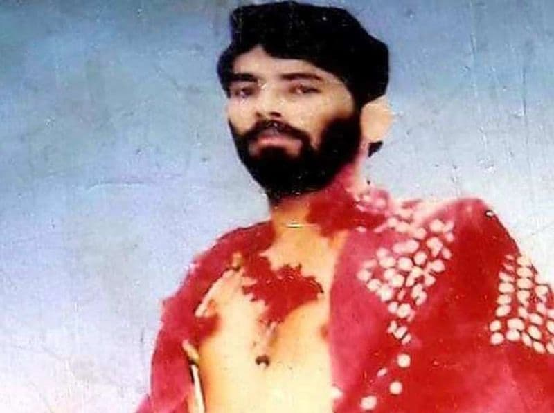 माना जाता है कि अशोक का उस दौर के मंत्री और लालू प्रसाद यादव के करीबी रहे बृजबिहारी प्रसाद से भी काफी अच्छा संबंध था। वह कई इलाकों में यह तय करता था कि चुनाव में किसे जीताना है। इसके लिए उसके गुंडे बूथ कैप्चरिंग से लेकर लोगों को डरा धमकाकर वोट दिलाने का काम करते थे। माना जाता है कि इसी नजदीकी के चलते मंत्री रहे बृजबिहारी प्रसाद की हत्या भी हुई थी।