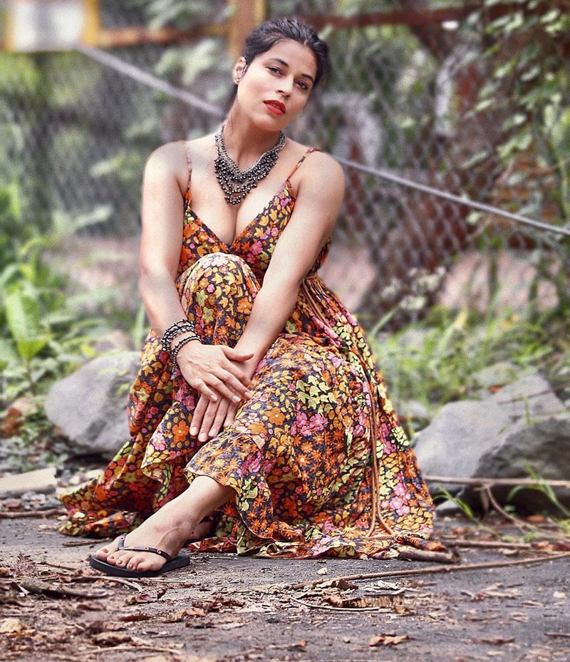 mahesh heroine sheeva rana is making a splash among netizens with her sexy yoga arj