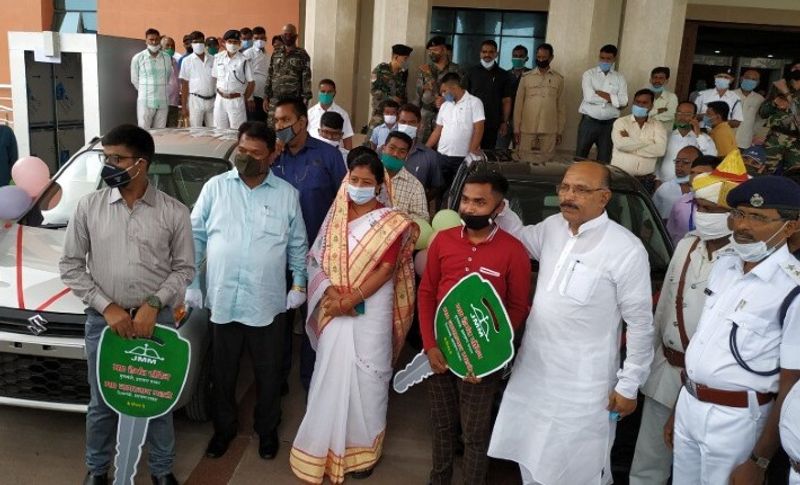 ये हैं स्टेट टॉपर छात्र...
सरकार की इस लिस्ट में मैट्रिक परीक्षा में नेतरहाट आवासीय विद्यालय के मनीष कुमार कटियार और इंटर की परीक्षा में प्लस-टू एसआरएसएसआर उच्च विद्यालय सरिया, गिरिडीह के अमित कुमार इंटर स्टेट टॉपर बने हैं। अमित ने 500 में से 457 अंक हासिल किए हैं, इसके अलावा वह तीनों संकायों में ओवरऑल स्टेट टॉपर हैं। वहीं मैट्रिक परीक्षा के स्टेट टॉपर मनीष कटियार हैं, जिन्होंने 500 में से 490 अंक प्राप्त किए हैं।