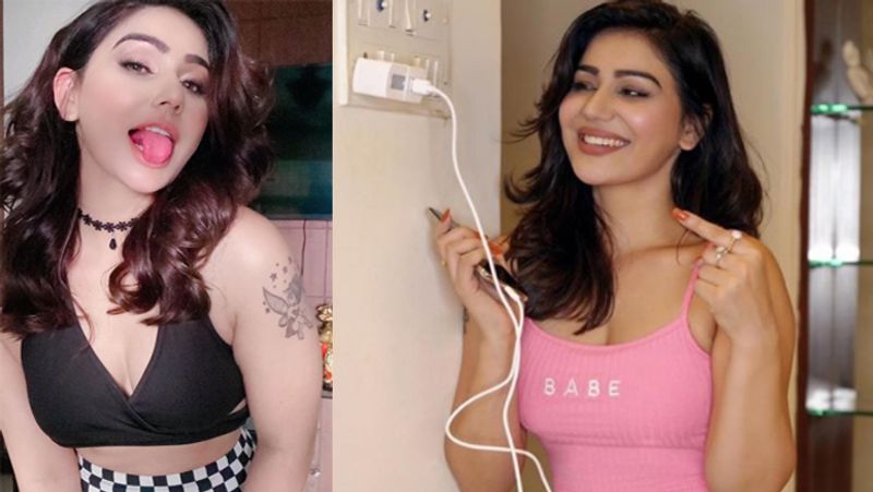 सोशल मीडिया पर फैंस कंगना शर्मा को जमकर बधाइयां दे रहे हैं। एक शख्स ने मजेदार कमेंट करते हुए पूछा, ब्लैक ड्रेस कहां है व्हाइट पोल्का डॉट के साथ। बता दें कि अनुष्का शर्मा ने प्रेग्नेंसी में व्हाइट पोल्का डॉट वाली ब्लैक ड्रेस में फोटो शेयर की थी।