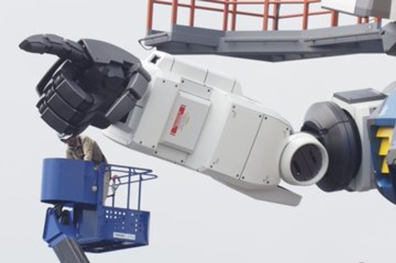 Japanese giant Gundam robot shows off its moves