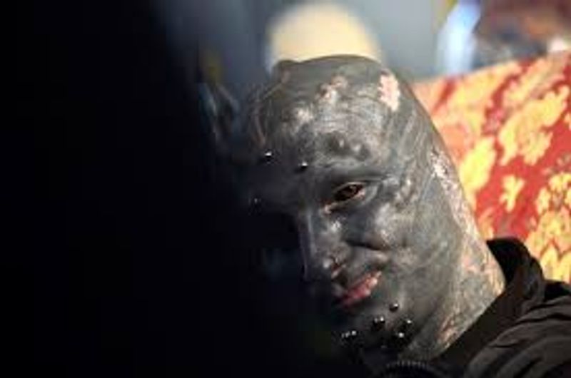 Man transforms himself into black alien by having nose REMOVED
