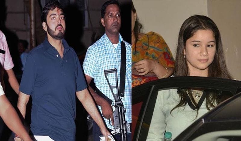 sara tendulkar in love with this cricketer expressed with heart emoji on social media