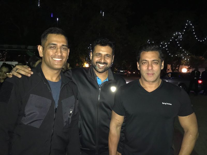 IPL 2020: From John Abraham to Sushant Singh Rajput, MS Dhoni's 5 connections with Bollywood-ayh
