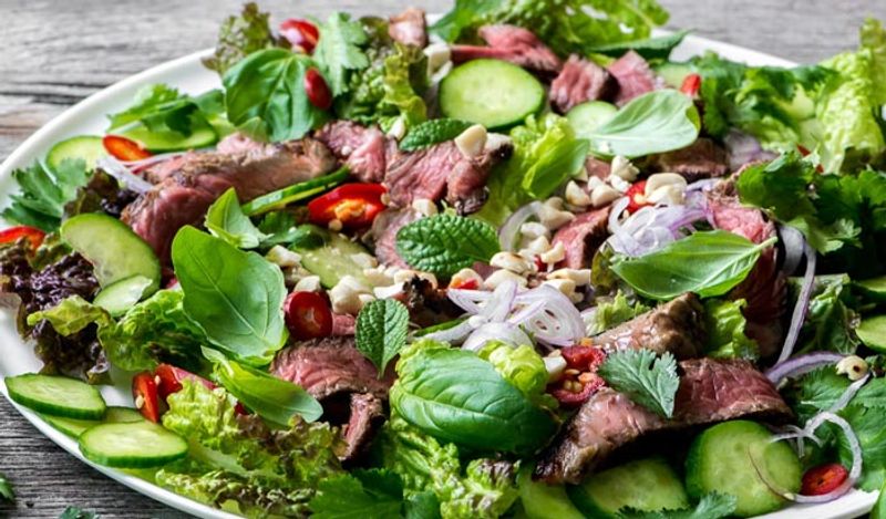 Expert Busts Myths About Consuming Leafy Salads
