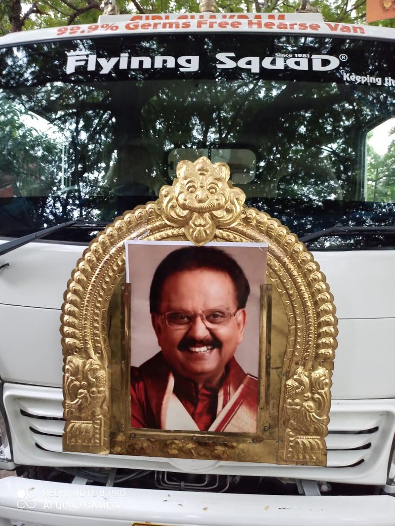 big crowd at sp balasubrahmanyams house at kodambakkam