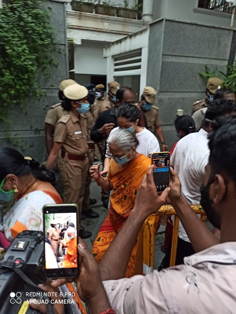 big crowd at sp balasubrahmanyams house at kodambakkam