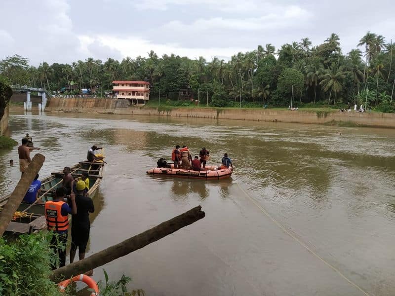 father and child drown in kadalundi river