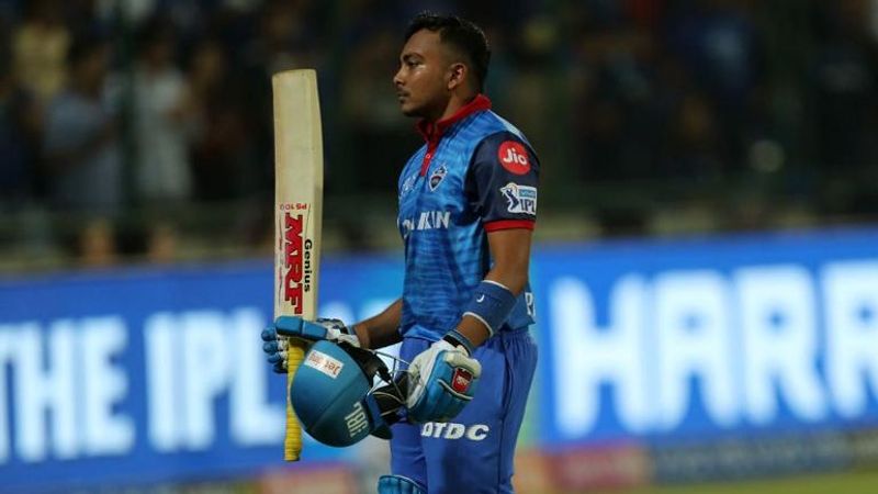 ipl 2020 csk vs dc fans fires ms dhoni for not appealing to take prithvi shaw wicket