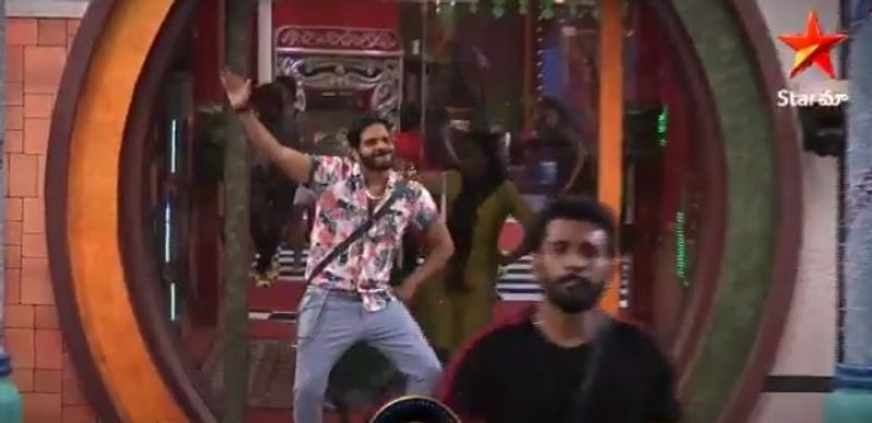 young heroin swathi deekshith enters in big boss house ksr