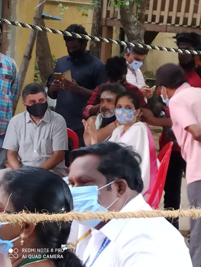 fans came in large number to see the sp balu to funeral with official formalities arj