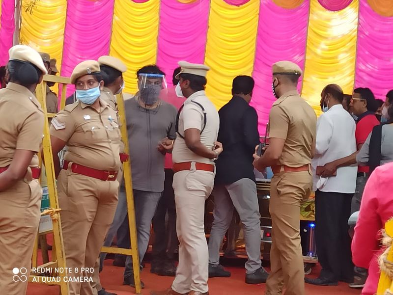 fans came in large number to see the sp balu to funeral with official formalities arj