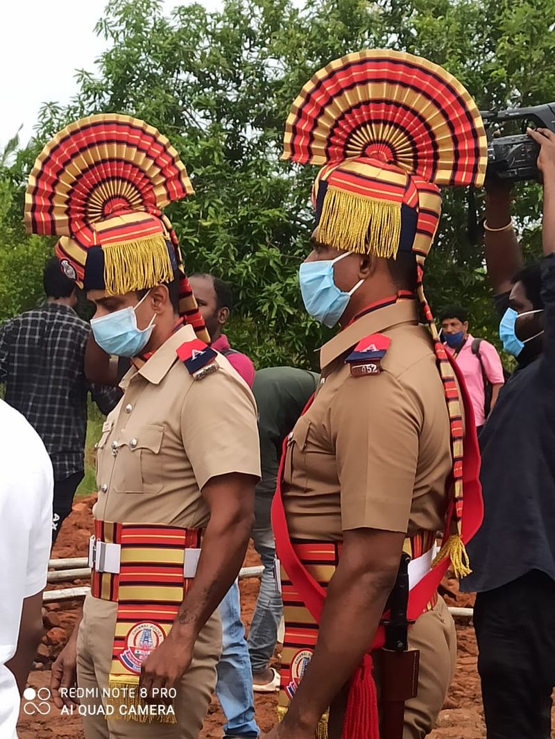 fans came in large number to see the sp balu to funeral with official formalities arj