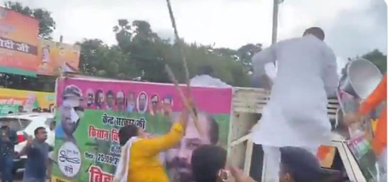 लेकिन ट्विटर पर वीडियो साझा करते हुए पप्पू यादव ने आरोप लगाया- "किसानों के लिए आंदोलन कर रहे हमारे माननीय पूर्व विधायक रामचंद्र यादव जी पर बीजेपी के गुंडों के हमले का करारा जवाब देगी बिहार की जनता।" वीडियो बीजेपी दफ्तर के सामने का बताया जा रहा है। कहा जा रहा है कि दोनों पक्षों में झड़प तब शुरू हुई जब JAP कार्यकर्ताओं का ग्रुप बीजेपी दफ्तर के सामने पहुंचा। 