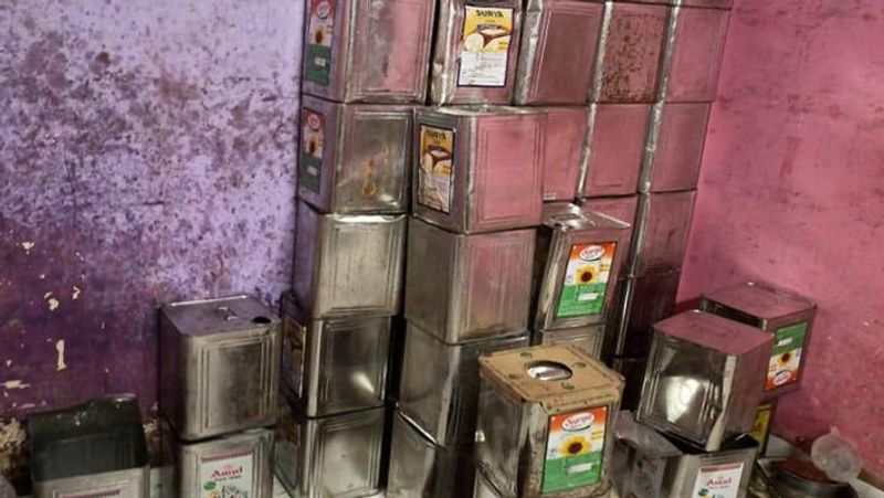 पुलिस को छापे में नकली फैक्ट्री से करीब 500 लीटर नकली घी बरामद हुआ है।