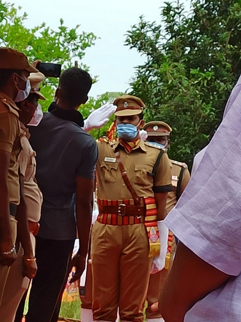 SP Balasubrahmanyam rest with state honours by the police personnel