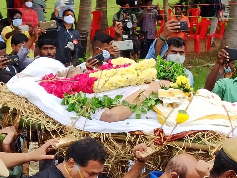 Legendary singer SP Balasubrahmanyam laid to rest with full state honours; fans, industry bids teary adieu-dnm
