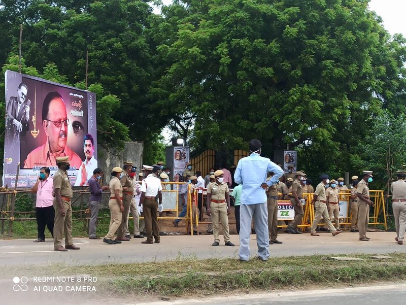 SP Balasubrahmanyam rest with state honours by the police personnel