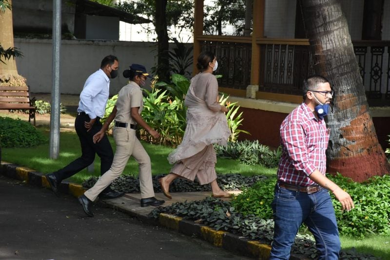 actress Deepika paducone arrives at ncb office for interrogation about her drug chat BRd