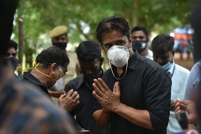 vijay and arjun reached chennai red hills where spbs last rites took place