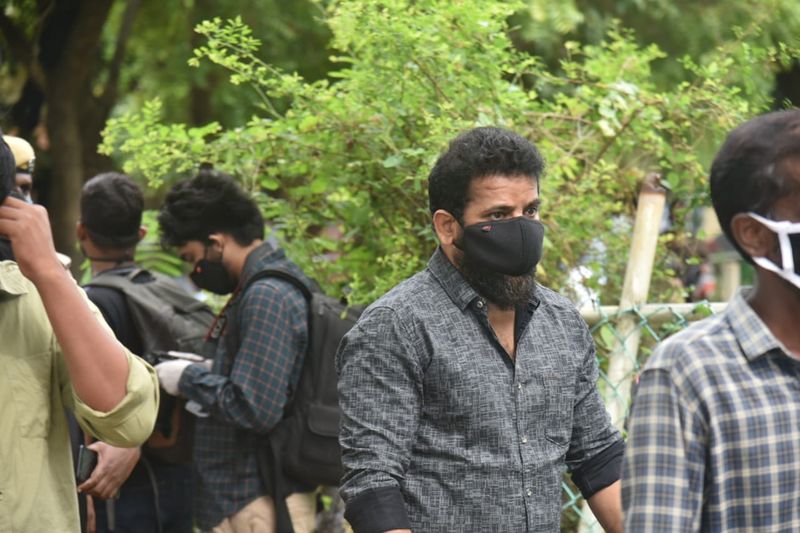 vijay and arjun reached chennai red hills where spbs last rites took place