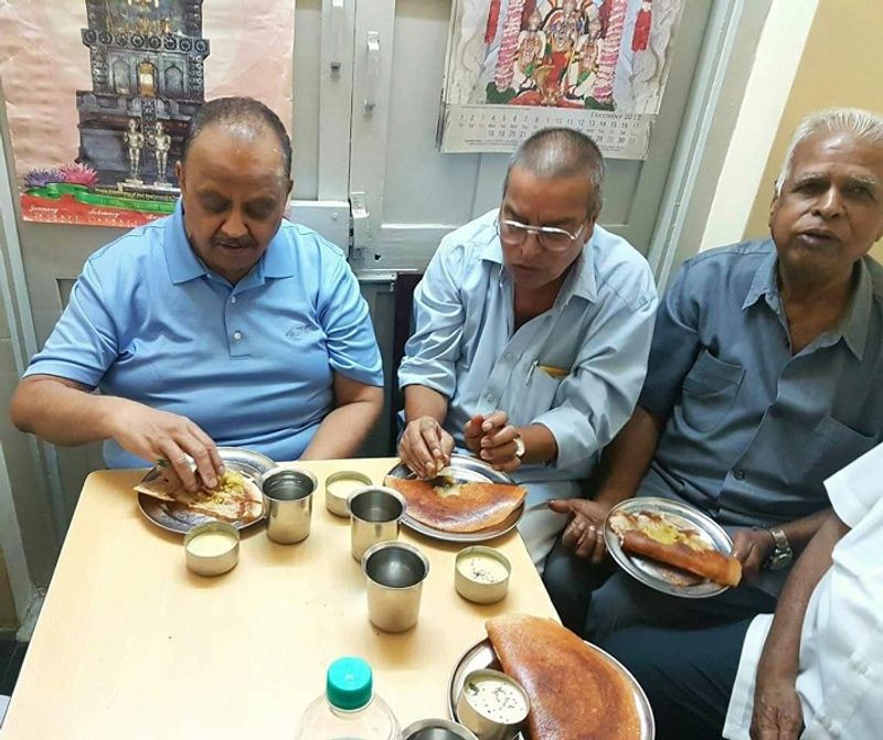 Photos of SP Balasubramaniam at Vidyarthi Bhawan in Gandhi Bazaar Bengaluru dpl