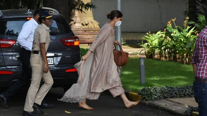 Mobile Phones Of Deepika Padukone, Sara Ali Khan, Others Seized In Drugs Case Mobile Phones Of Deepika Padukone, Sara Ali Khan, Others Seized In Drugs Case