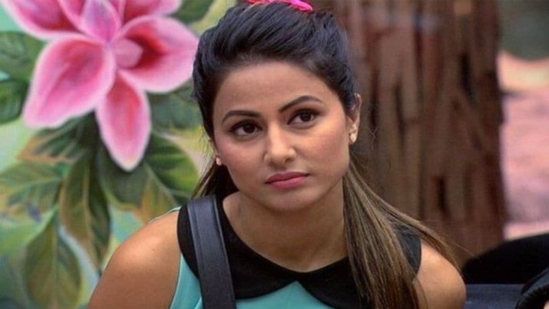 हिना खान (Hina Khan) ने बिग बॉस 11 में पार्टिसिपेट किया था। हिना और शिल्पा शिंदे की नोंक - झोंक शो में फेमस थी। हिना इस सीजन रनरअप रही थीं। खबरों के मुताबिक, हिना सीजन 11 की सबसे महंगी कंटेस्टेंट्स में से थीं। उन्हें हर हफ्ते के 8 लाख रुपए दिए गए थे।