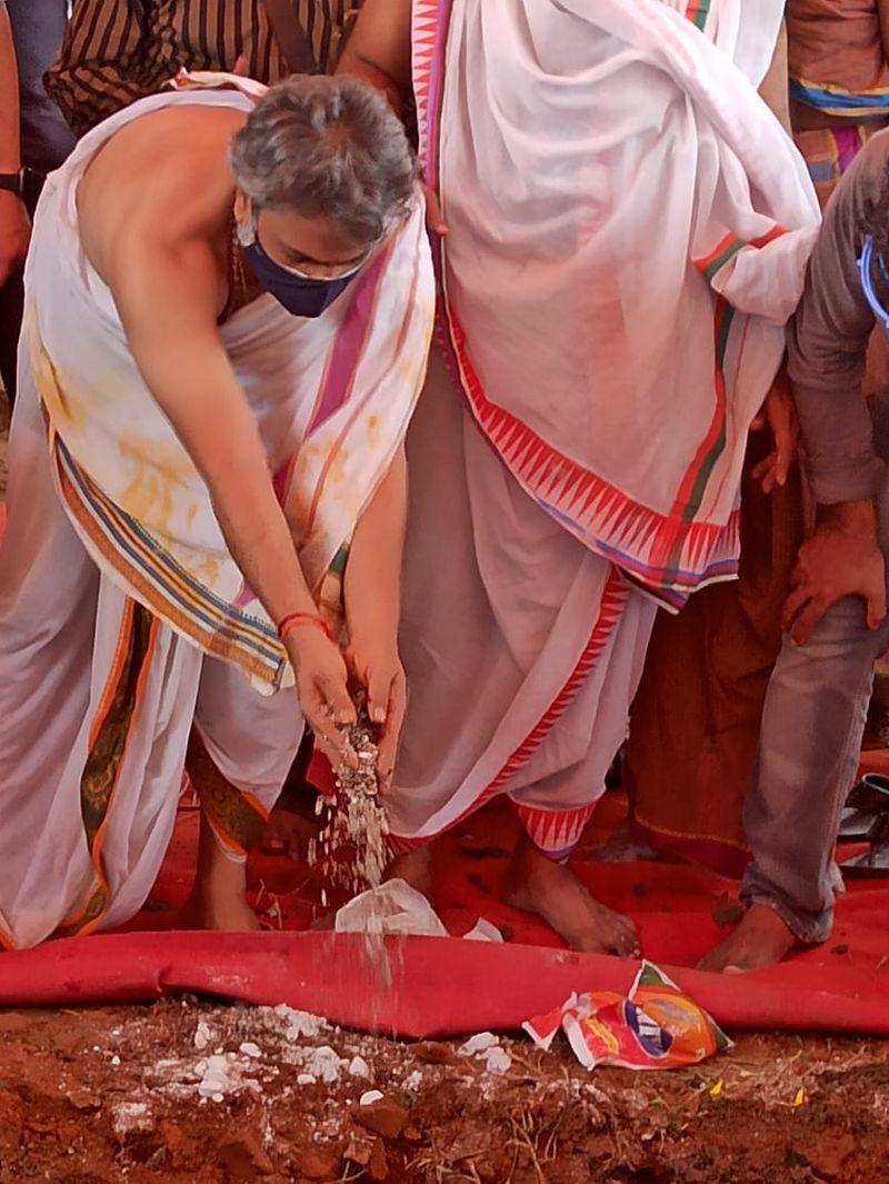 Body Heart broken: SP Balasubrahmanyam Funeral Last Photos