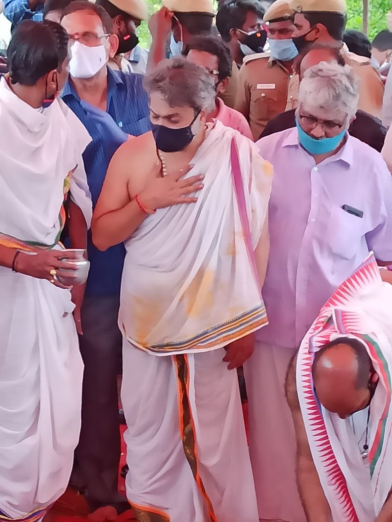 Body Heart broken: SP Balasubrahmanyam Funeral Last Photos